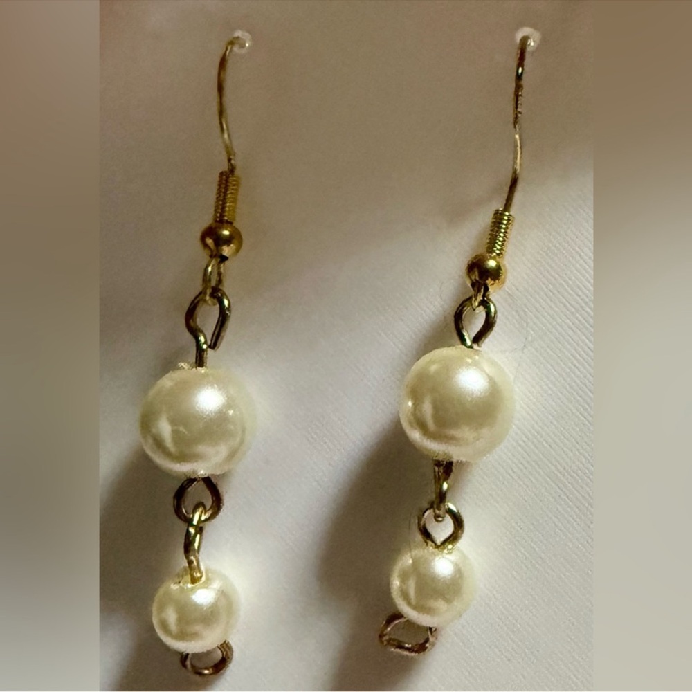 Elegant Cat Lover Gold Pearl Pendant Necklace and Earrings Set - Picture 7 of 7